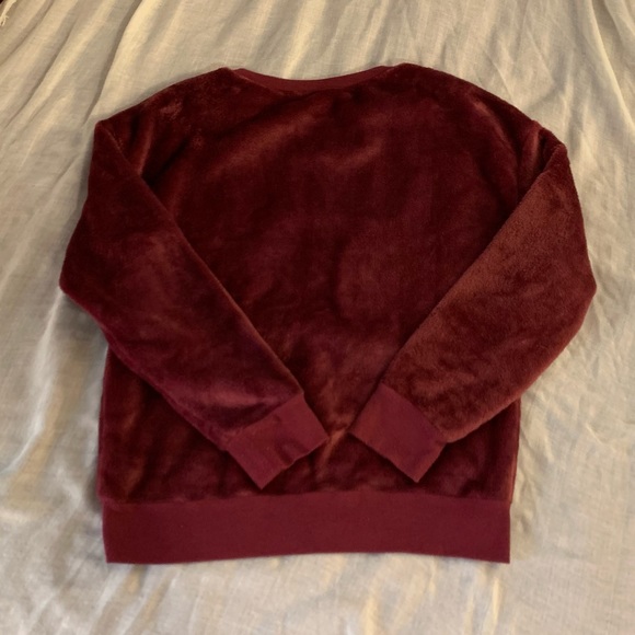 Fuzzy maroon sweater - Picture 3 of 3